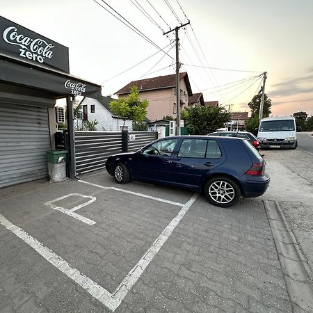 Lovely Apartments Free Street Parking ノヴィ・サド エクステリア 写真